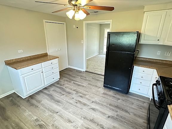 5th image of 18105 Thomas Ln