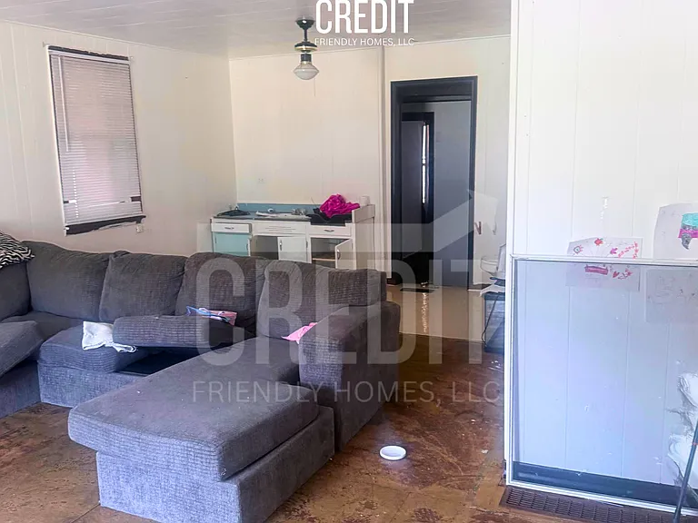 113 S Poplar St — Photo 4