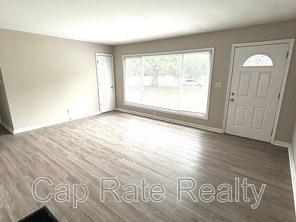 4th image of 2994 E Moreland Dr