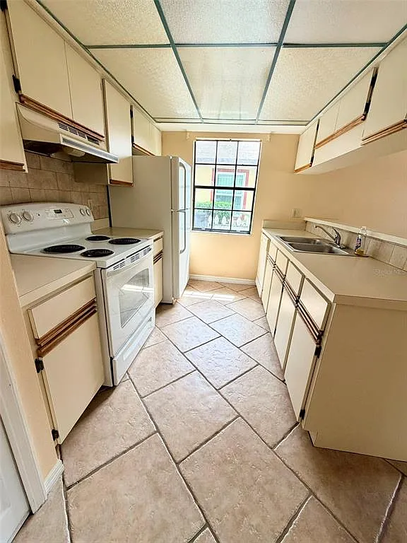 2 bed, 2.0 bath, 1077 sqft, $1,695 — Photo 4