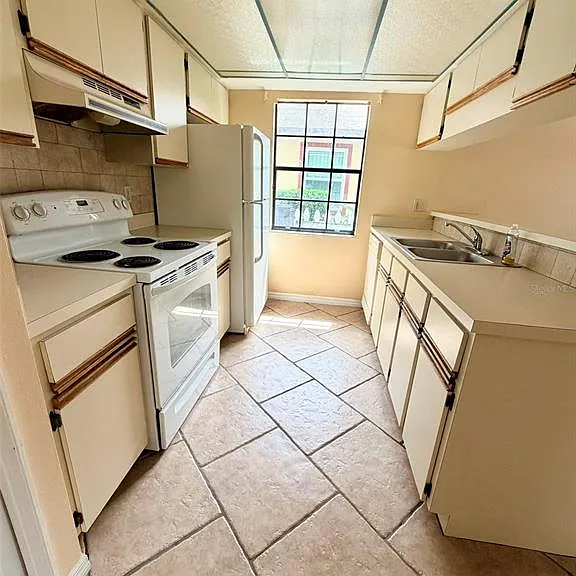 437 Wood Rose Ln — Photo 4