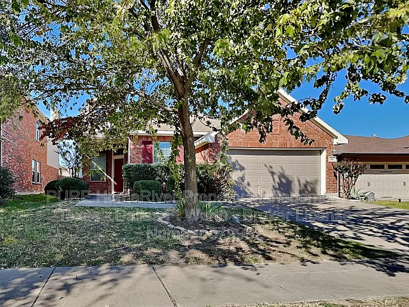208 Birdbrook Dr