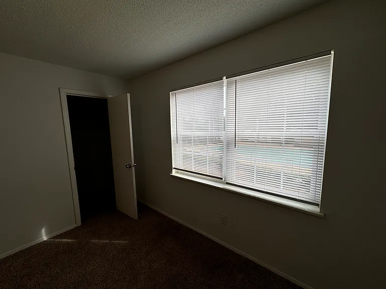 Hunting Ridge Apartments — Photo 32