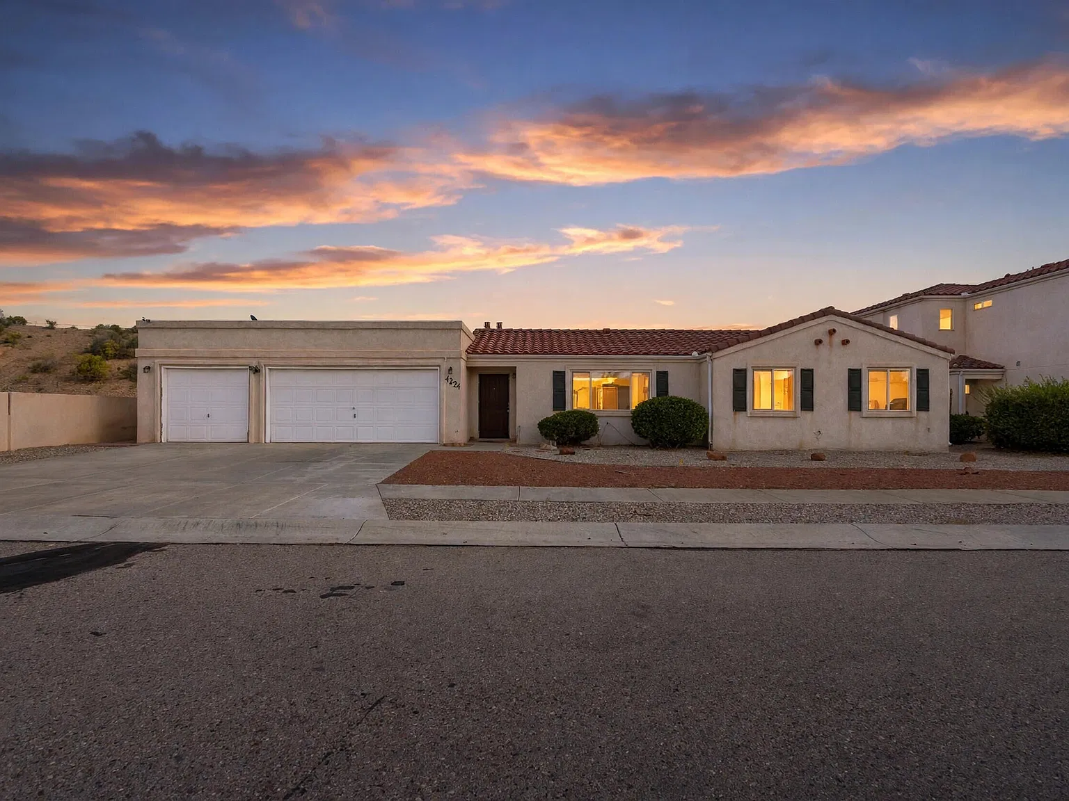 3 bed, 2.0 bath, 1221 sqft, $2,450 — Photo 2