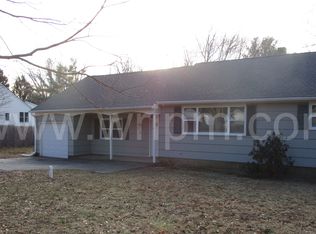 8 Hillside Dr, Clinton, NJ 08809