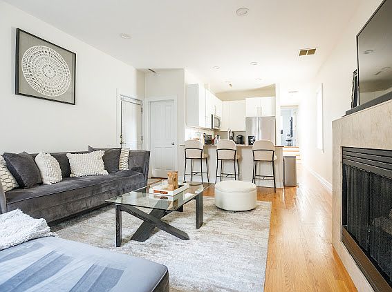 4th image of 2451 N Clybourn Ave APT 8