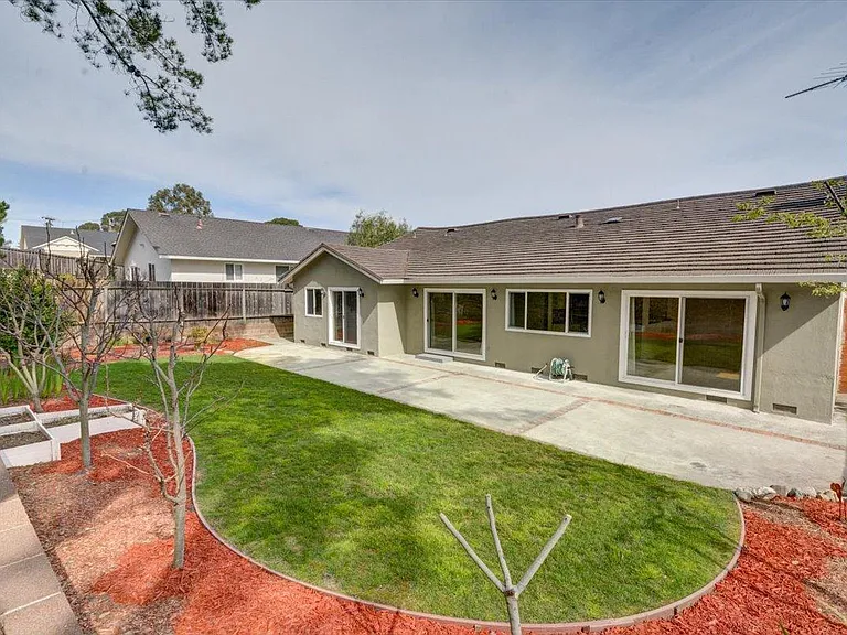 207 Valencia Dr — Photo 33