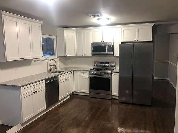 4th image of 2136 Mount Hood Ln