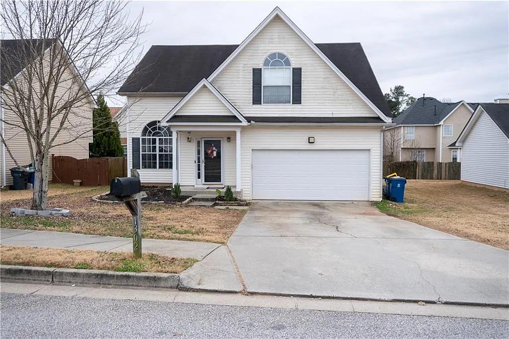 1302 Labrador Ln photo 1