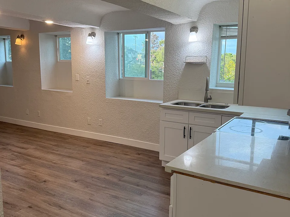 4930 Auburn Dr #A