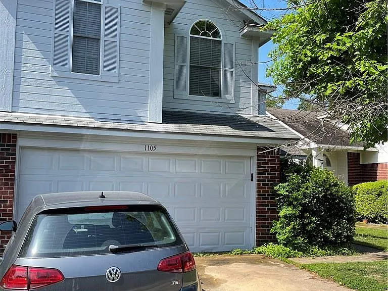 1105 Stephanie Lee Ln — Photo 3
