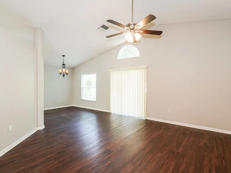 1846 Twisting Ln — Photo 4
