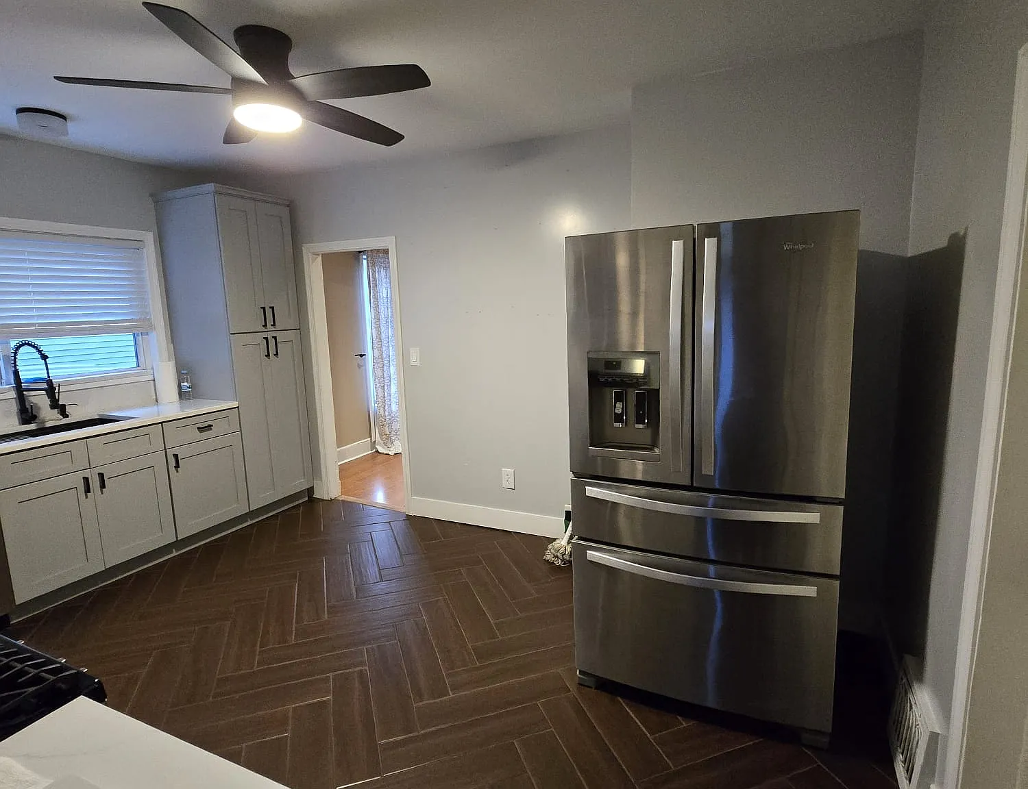 3 bed, 1000 sqft, $2,000 — Photo 3