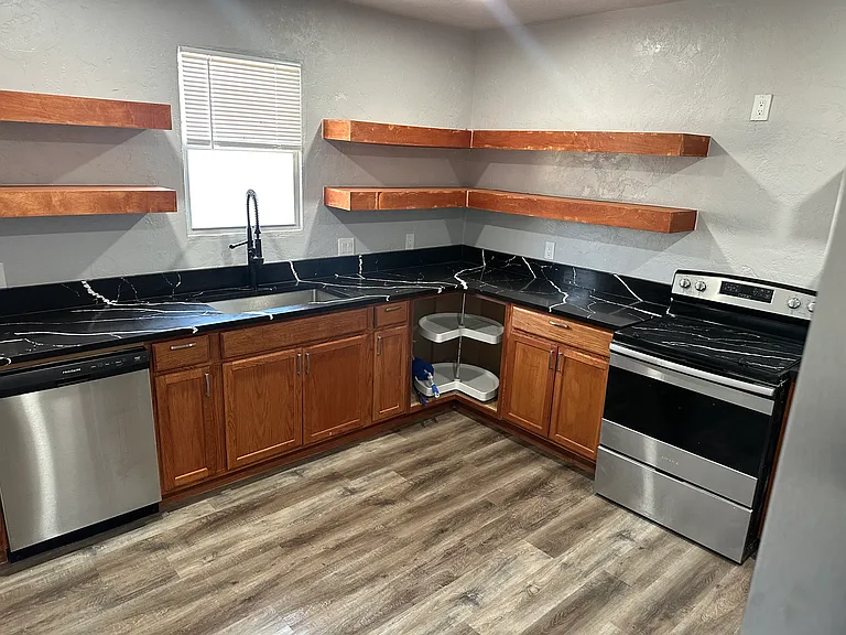 2308 Roberts Ave — Photo 9
