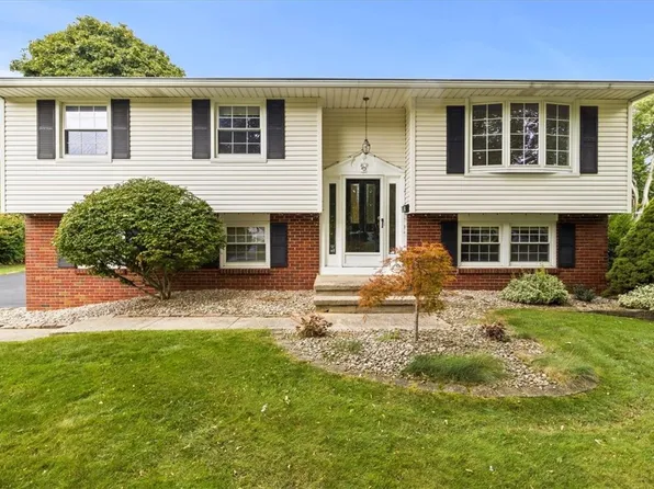 90 Yarkerdale Dr, Rochester, NY 14615