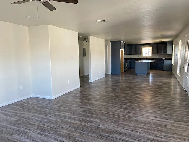 3 bed, 1810 sqft, $2,500 — Photo 2