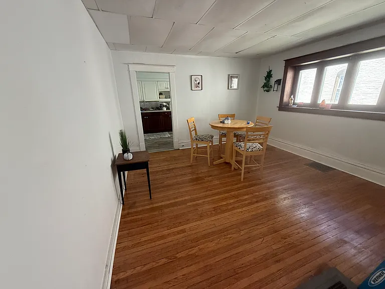 120 S Stewart Ave #B — Photo 3