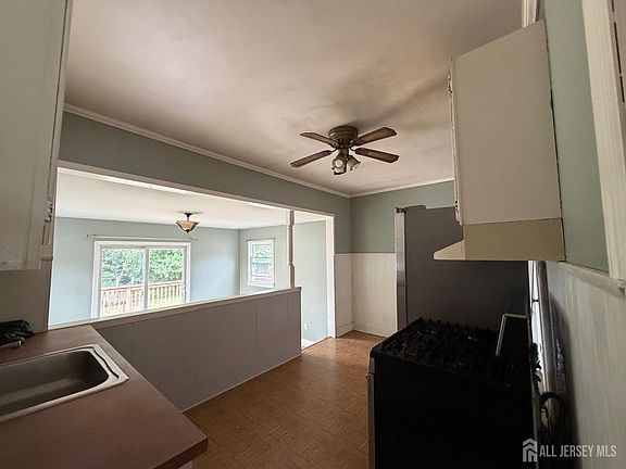 5th image of 2705 Woodbridge Ave