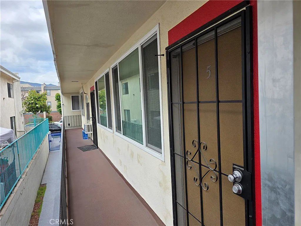 2 bed, 1250 sqft, $2,550 — Photo 3