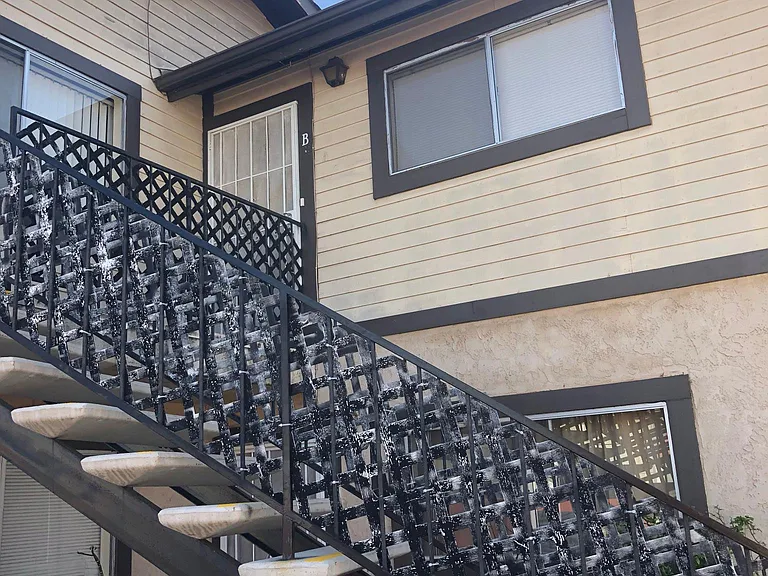 566 D St — Photo 2