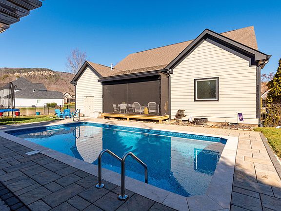 3rd image of 668 Clear Canyon Dr