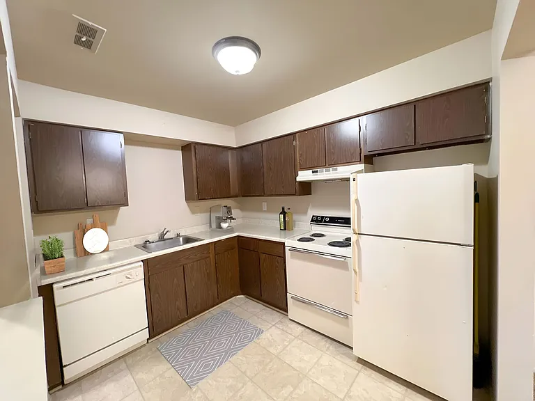 Chalet Villa Lakefront Community — Photo 37