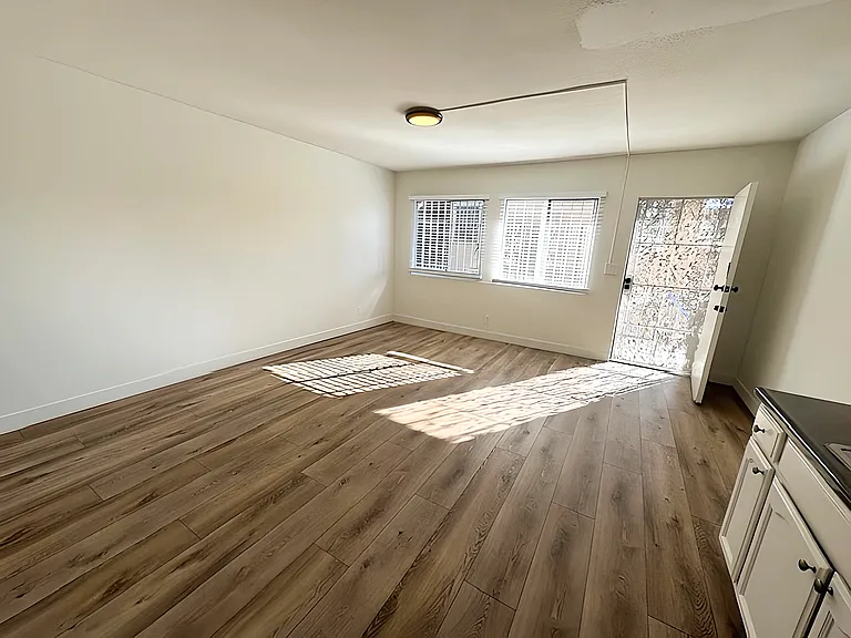 1401 S Catalina St #5 — Photo 2