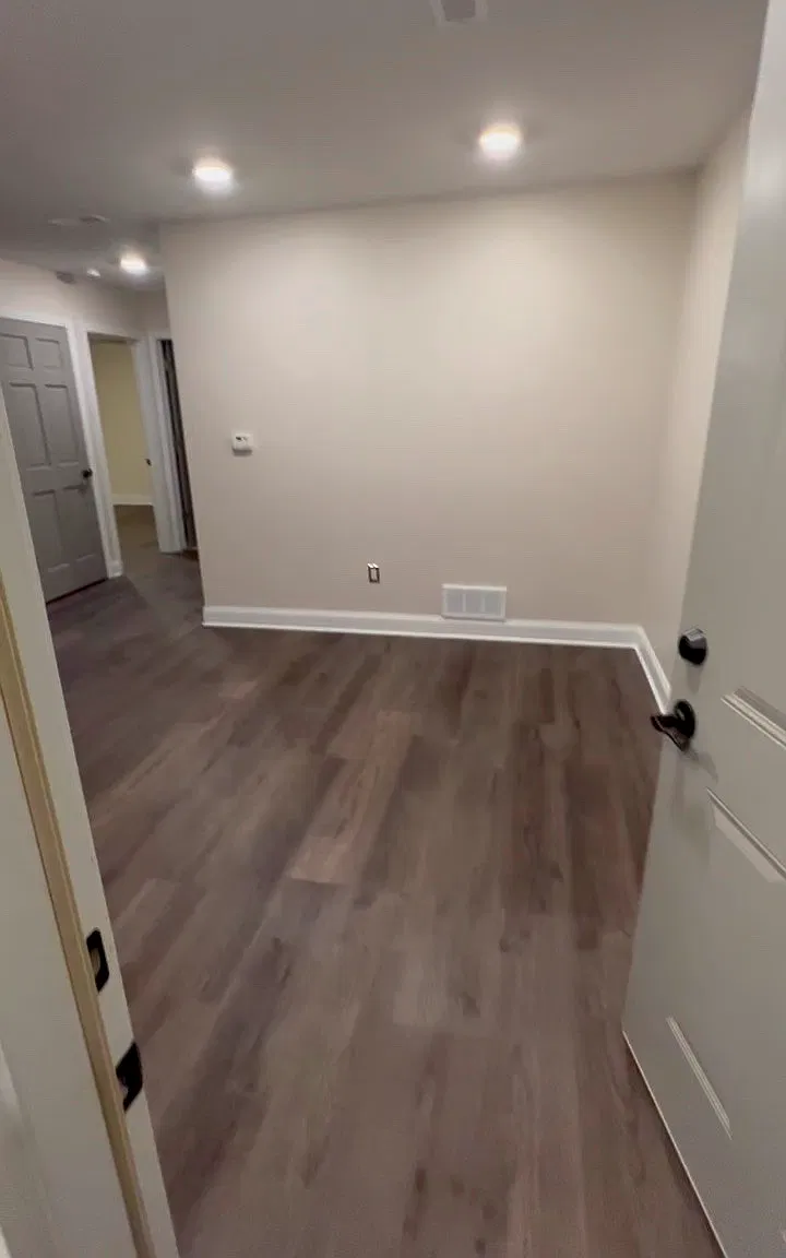 2 bed, 800 sqft, $1,300 — Photo 1
