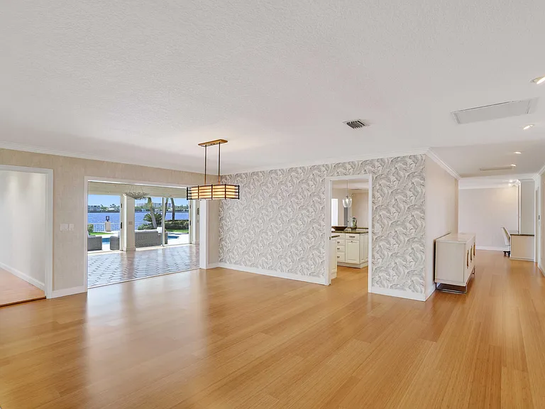 2204 Notre Dame Dr — Photo 12