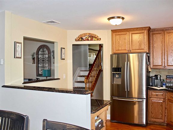 3rd image of 2776 Bellmore Ave