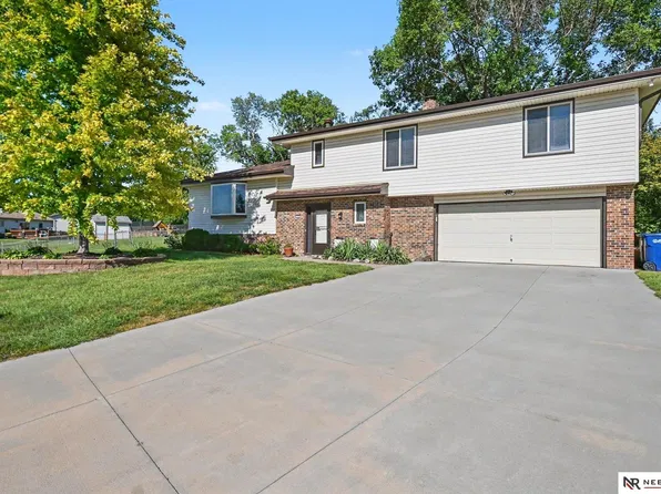 5204 Gertrude St, Bellevue, NE 68157