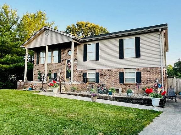 3rd image of 315 Pinnacle View Dr