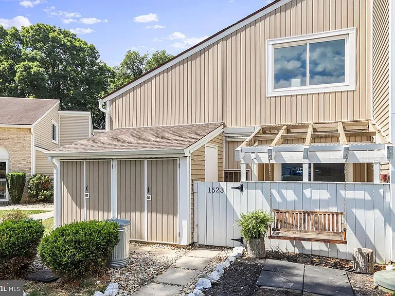 1523 Kensington Dr — Photo 15