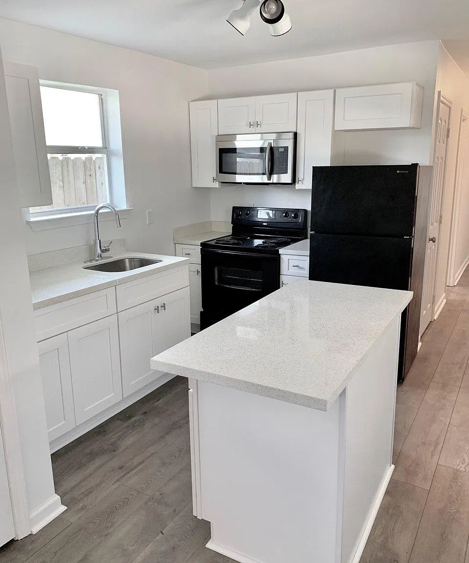 1 bed, 1100 sqft, $1,200 — Photo 2
