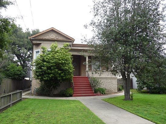 Front of building (4-plex)