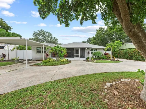 2751 Nancy St, Sarasota, FL 34237