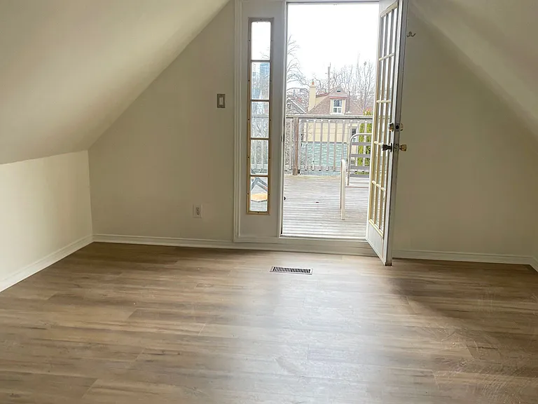700 Brock Ave — Photo 10