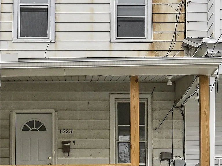 1323 W Norwegian St — Photo 27