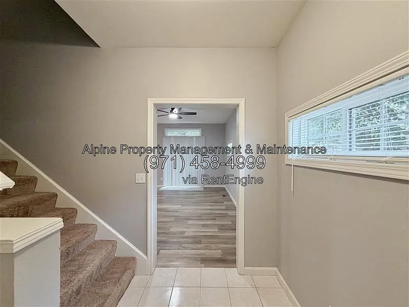 3 bed, 3.0 bath, 1916 sqft, $2,225 — Photo 2