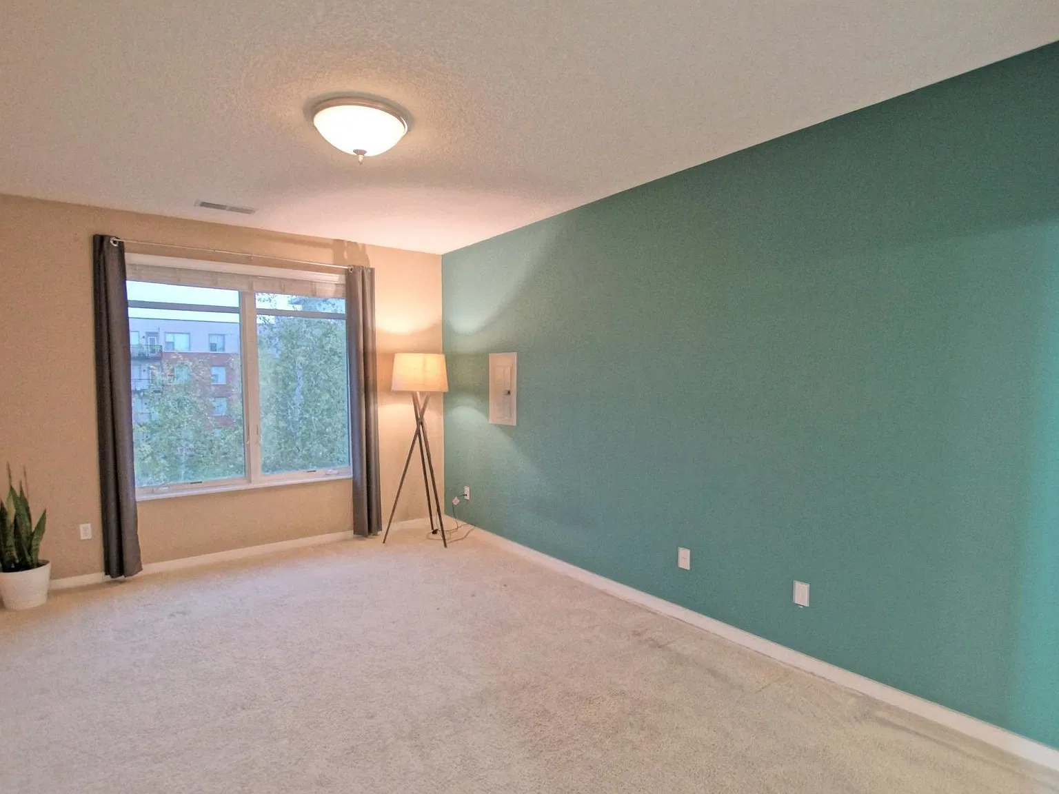 1070 Grandview Court NE - 301 — Photo 3