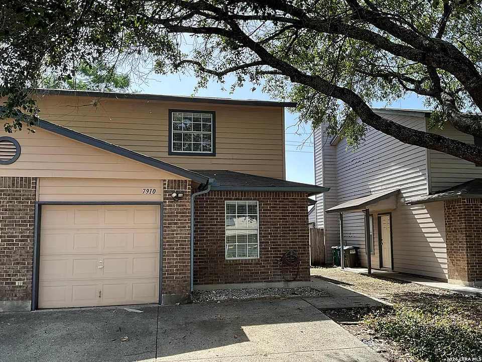 7910 Galaway Bay