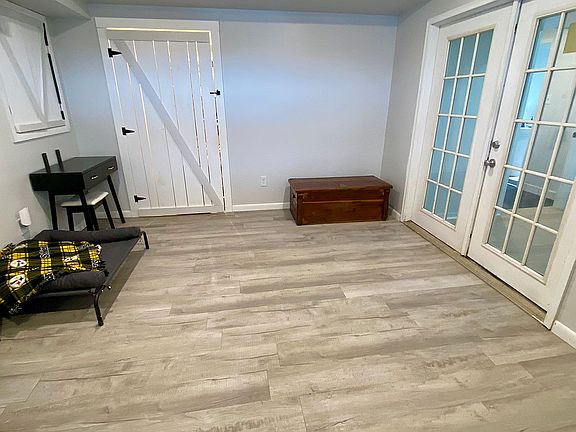 Entry/door to utility room