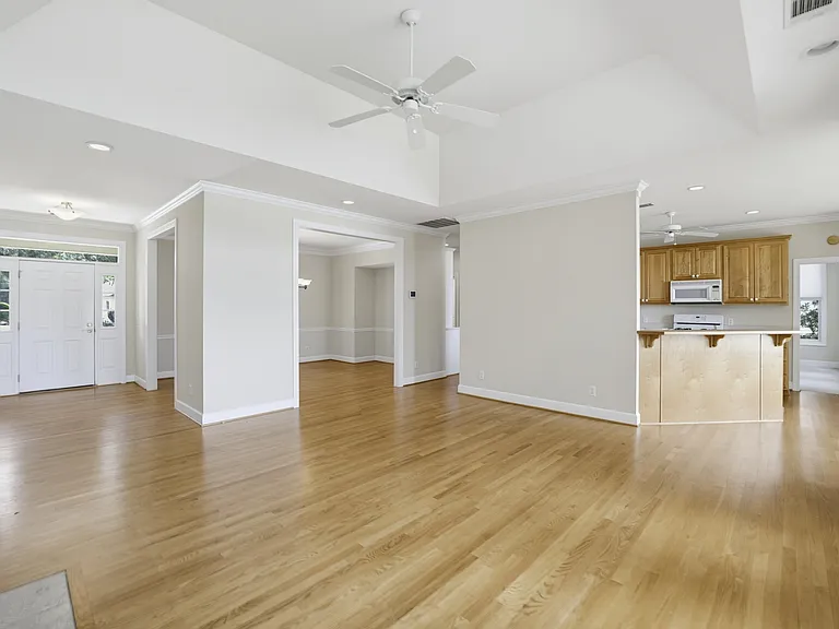 371 Cottage Farm Dr — Photo 3