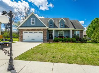 8712 Walnut Leaf Dr, Ooltewah, TN 37363