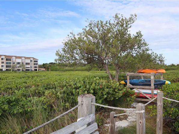 6240 Mirror Lake Dr APT 201, Sebastian, FL 32958