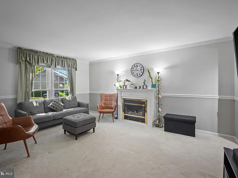 9405 Chatteroy Pl — Photo 6
