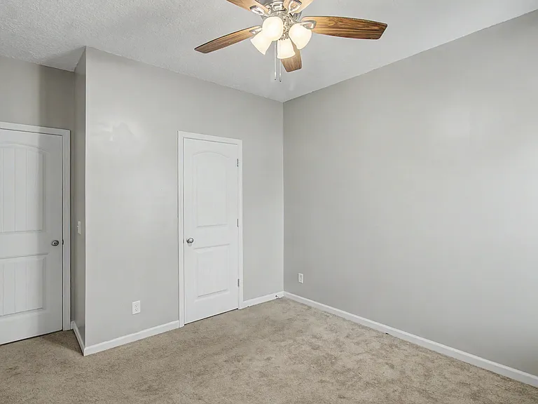 976 Oak Crest Dr — Photo 18