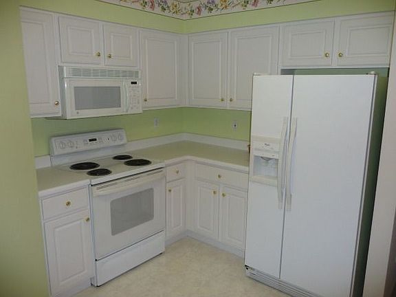 4th image of 1625 Forest Springs Ln APT B
