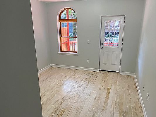 3rd image of 274 20th St APT 1R