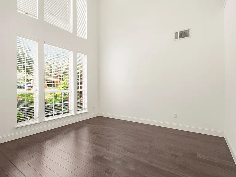724 Pine Lakes Dr — Photo 7